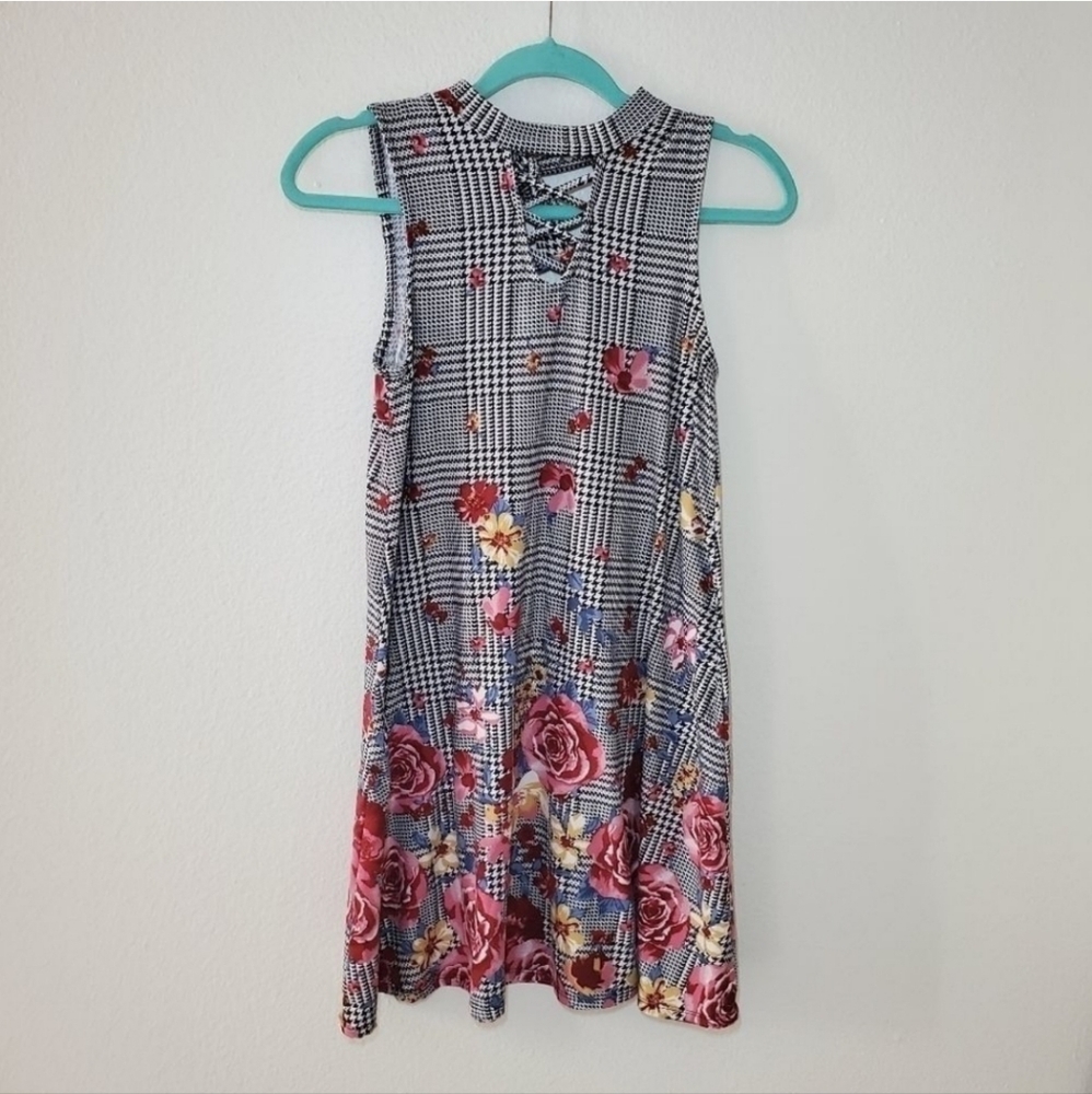 Mock neck peep hole dress S.